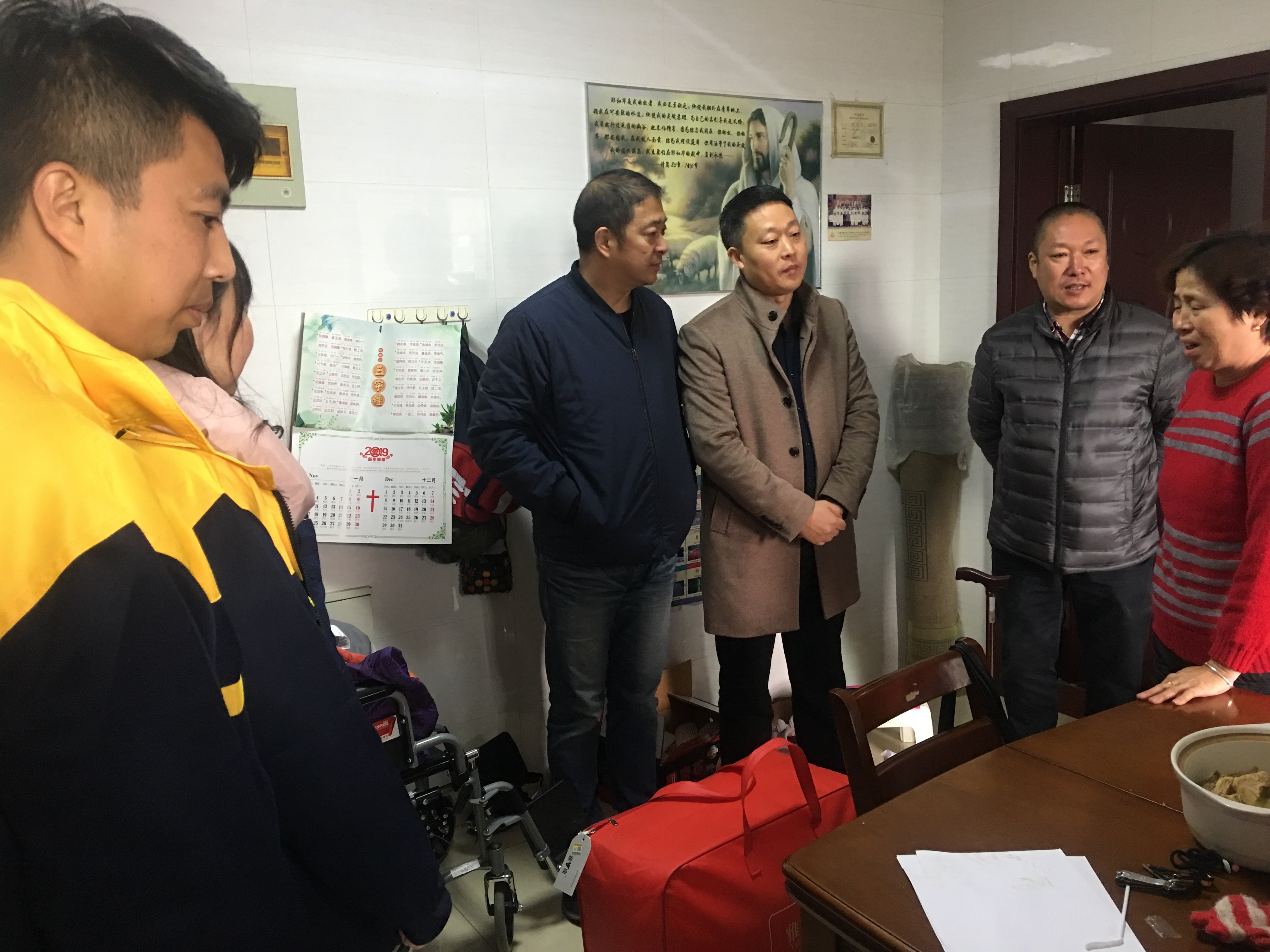 賽維亞扶貧,賽維亞送溫暖,賽維亞倉(cāng)儲(chǔ)貨架