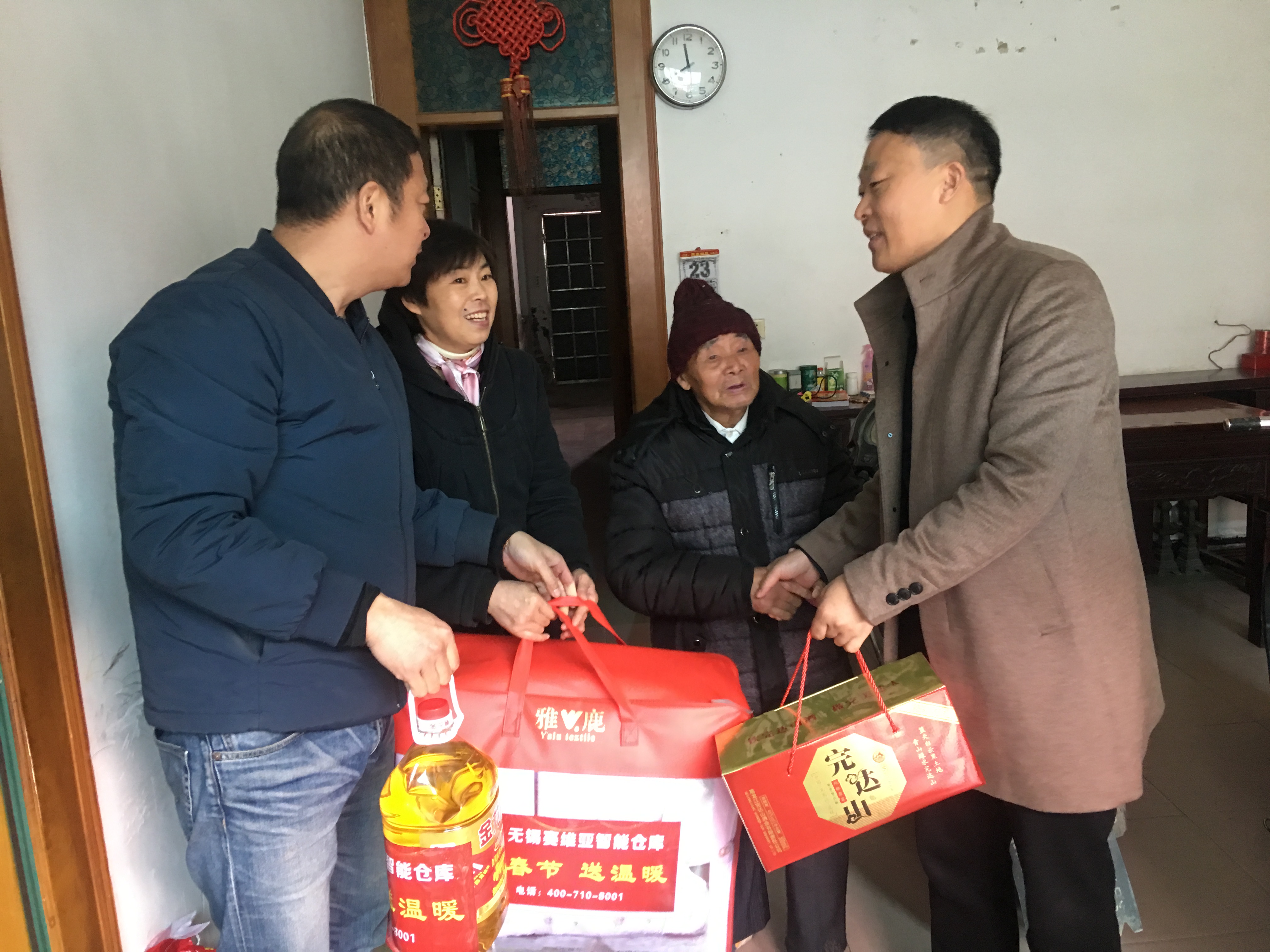 賽維亞扶貧,賽維亞送溫暖,賽維亞倉(cāng)儲(chǔ)貨架